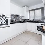 Nueva Townhouse ネルハ