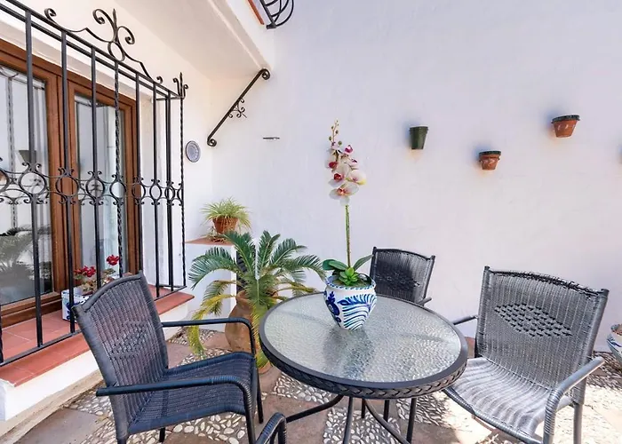 Nueva Townhouse بيت للعطل نيرخا