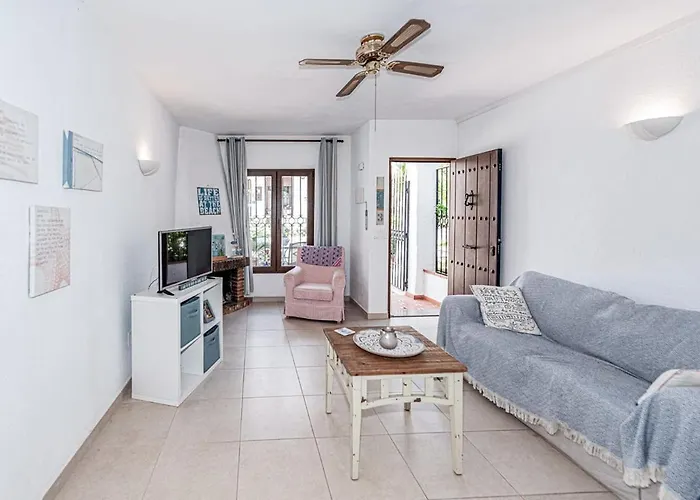 بيت للعطل Nueva Townhouse نيرخا