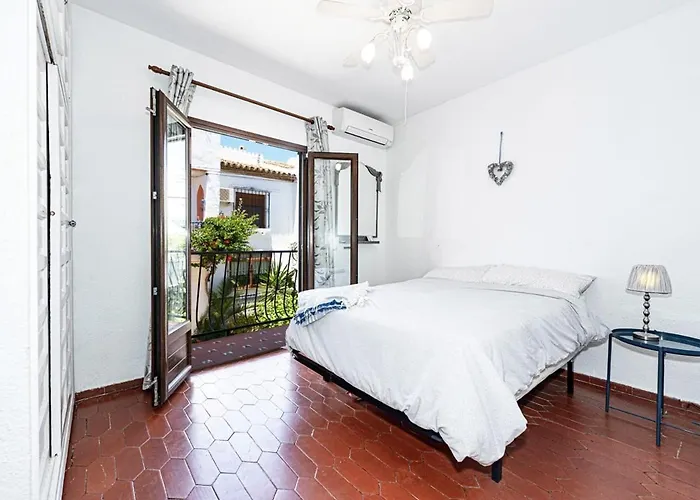 Nueva Townhouse نيرخا