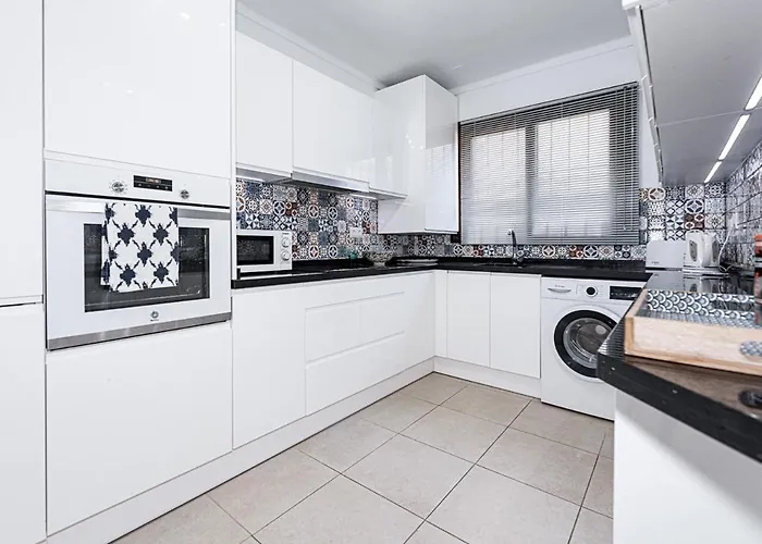 Nueva Townhouse نيرخا